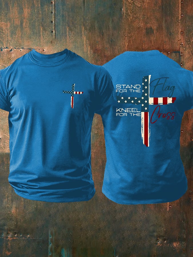 Herren-T-Shirt mit Aufdruck: „Stand For The Flag / Kneel For The Cross“