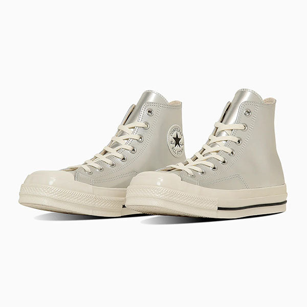 Chucks aus metallisch-silbernem Leder mit eckiger Zehenkappe, exklusiv in New York erhältlich