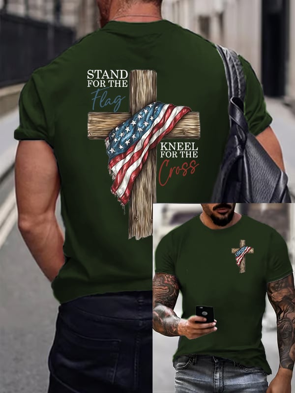 Camiseta informal estampada para hombre con el lema "De pie por la bandera, arrodíllate ante la cruz".