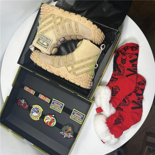 Vatertagsgeschenkbox: Veteranen-Klettabzeichen, hohe Stiefel und Socken