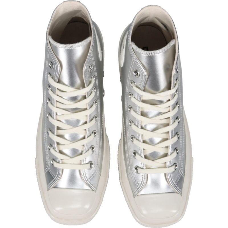 Chucks aus metallisch-silbernem Leder mit eckiger Zehenkappe, exklusiv in New York erhältlich